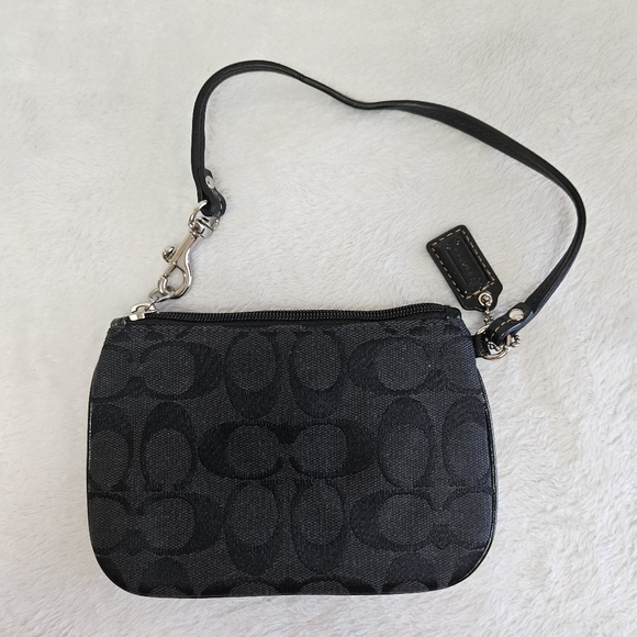 COACH Signature Logo Zip Top Wristlet Leather Details Black with key clip - Picture 4 of 5